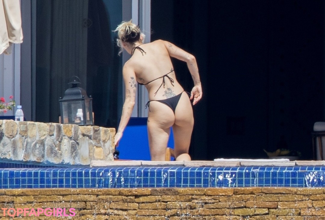 Nacktes geleaktes OnlyFans-Foto von Miley Cyrus #1602
