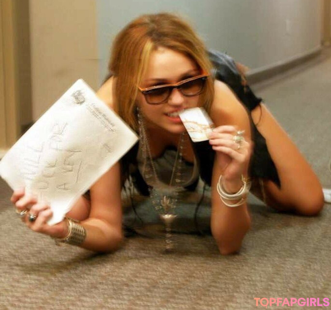 Nacktes geleaktes OnlyFans-Foto von Miley Cyrus #1828