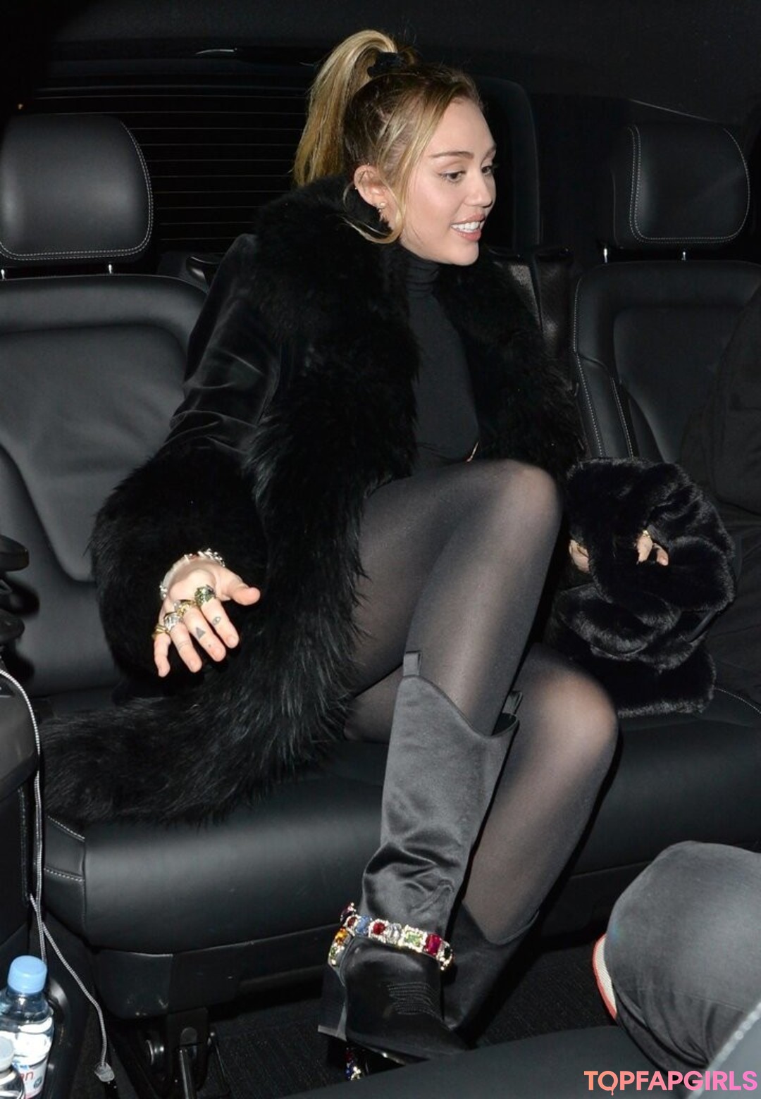 Nacktes geleaktes OnlyFans-Foto von Miley Cyrus #1903