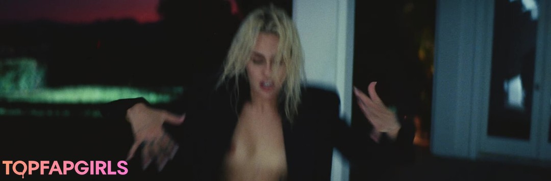 Nacktes geleaktes OnlyFans-Foto von Miley Cyrus #1925