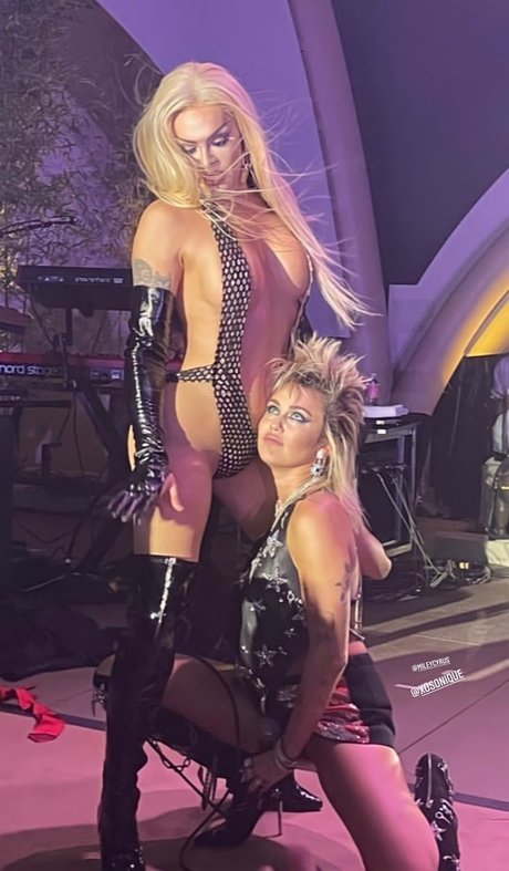 Nacktes geleaktes OnlyFans-Foto von Miley Cyrus