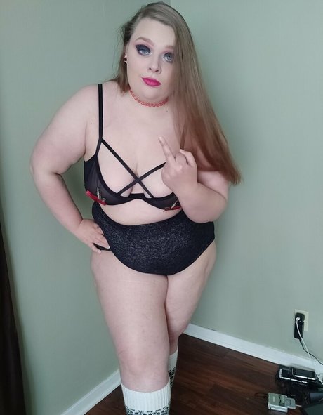 Nacktes geleaktes OnlyFans-Foto von Phoebegoth