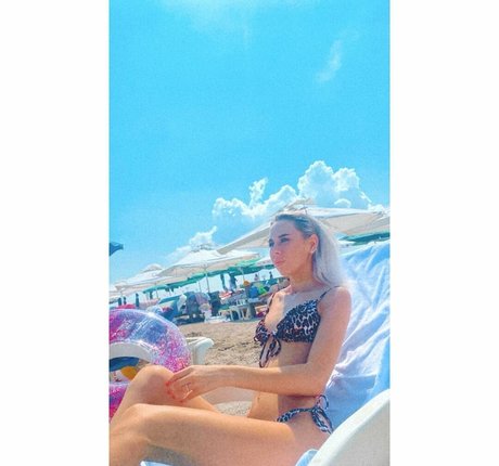 Nacktes geleaktes OnlyFans-Foto von Minhas Edit