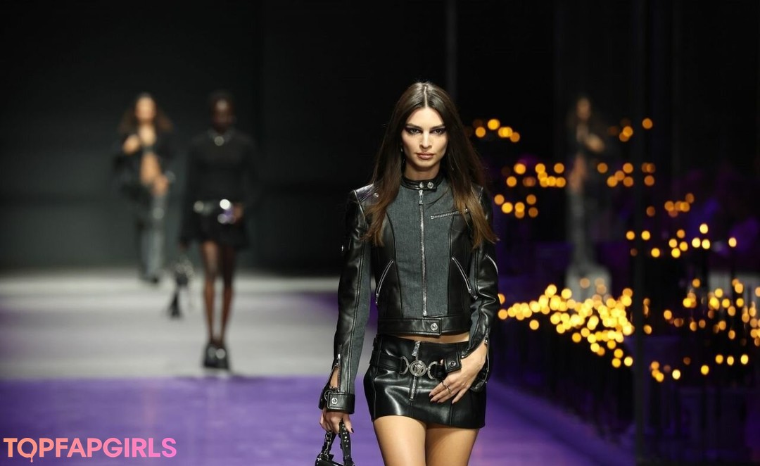 Nacktes geleaktes OnlyFans-Foto von Emily Ratajkowski #1060