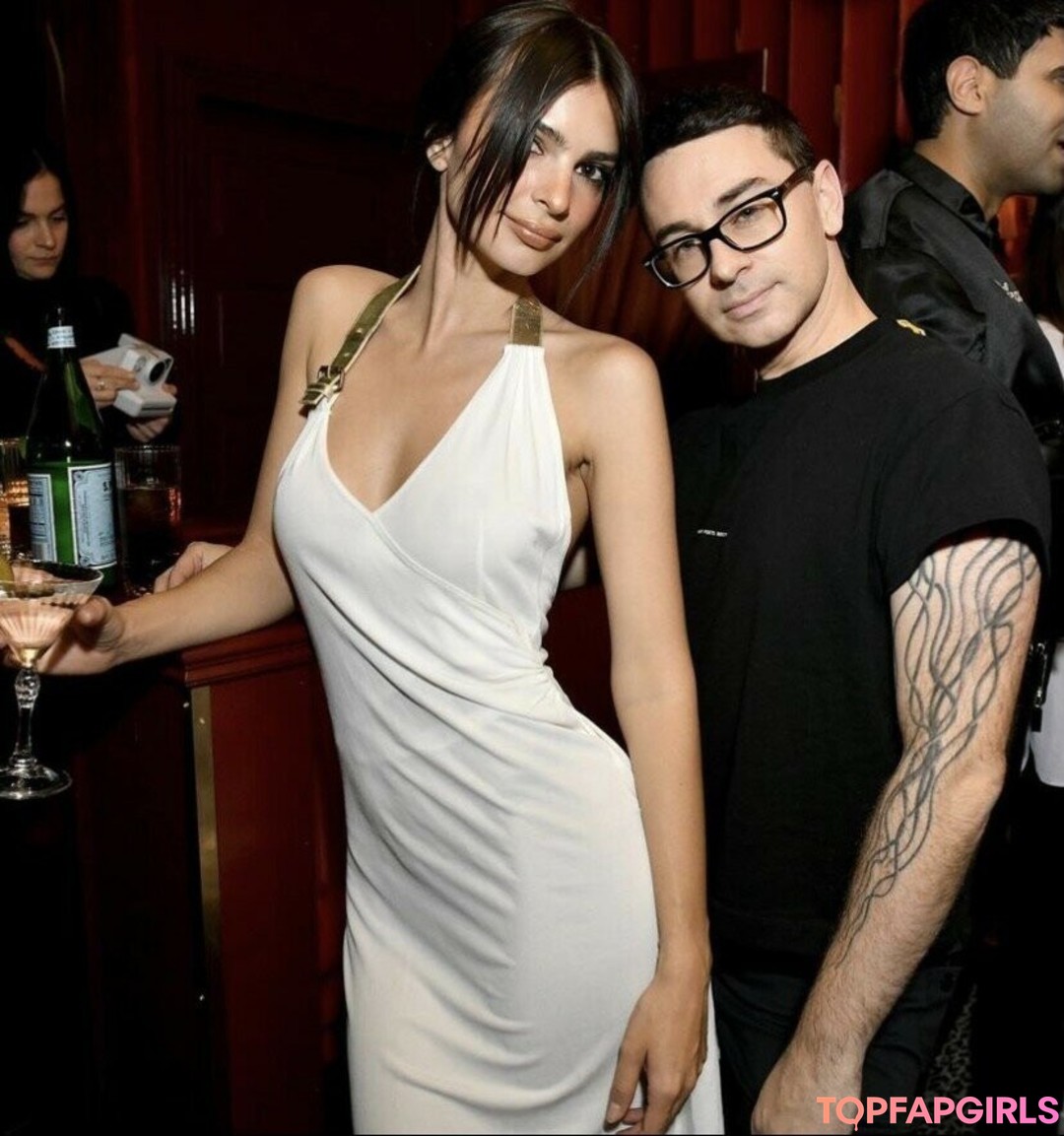 Nacktes geleaktes OnlyFans-Foto von Emily Ratajkowski #1141
