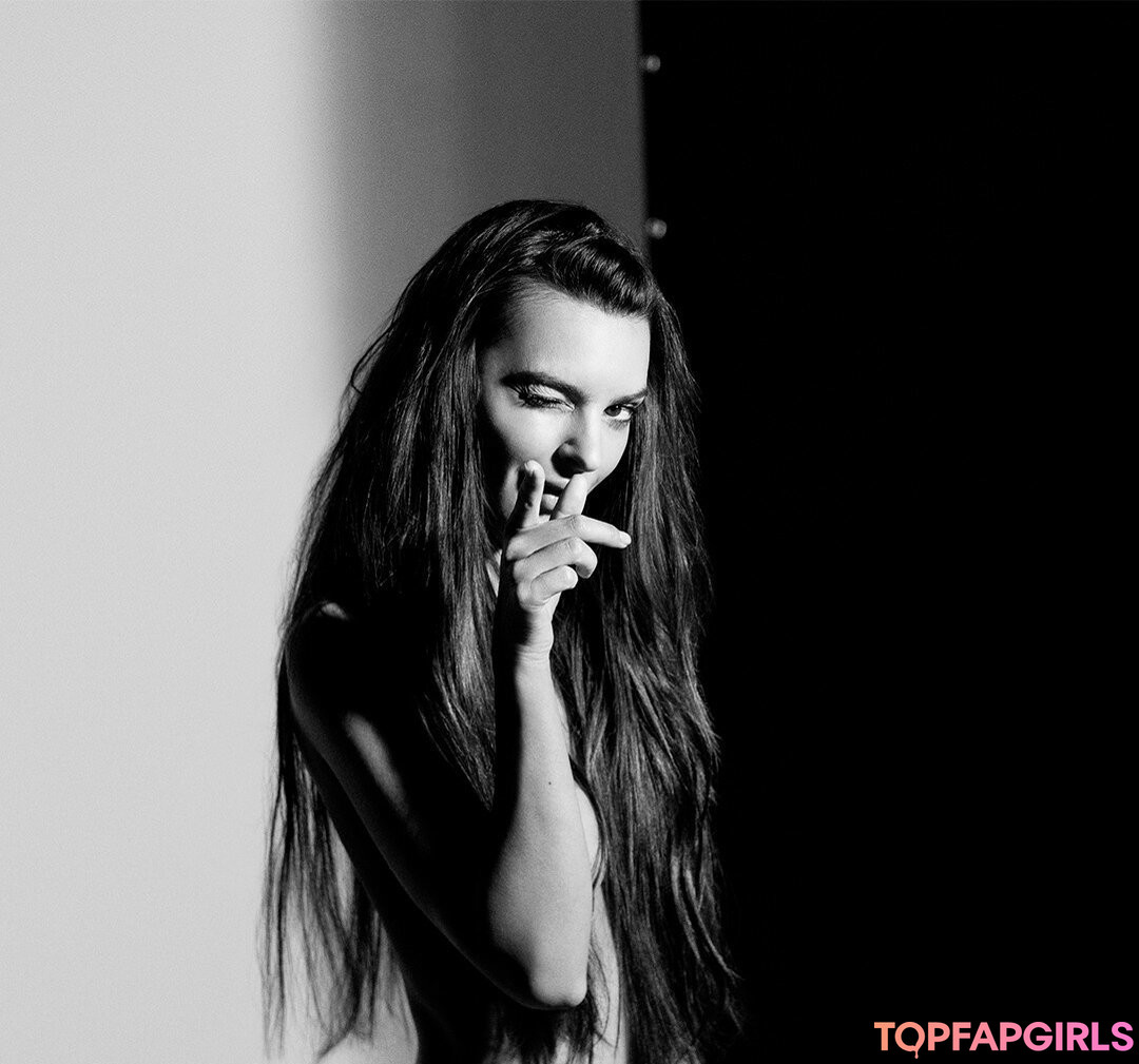Nacktes geleaktes OnlyFans-Foto von Emily Ratajkowski #1354