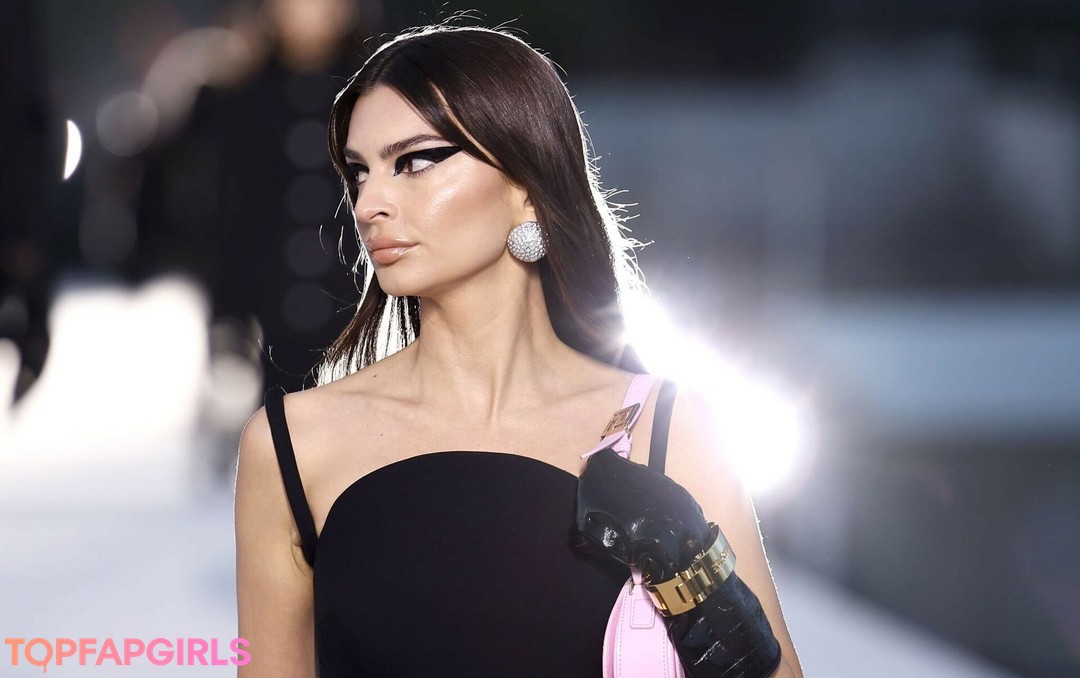 Nacktes geleaktes OnlyFans-Foto von Emily Ratajkowski #1393