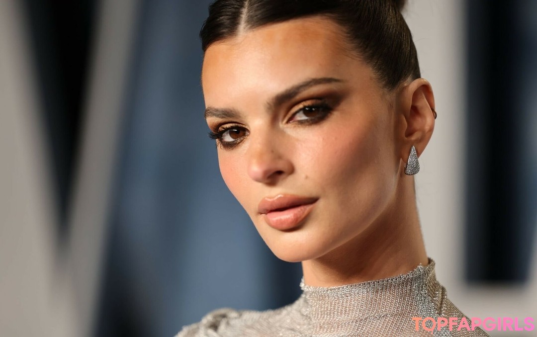 Nacktes geleaktes OnlyFans-Foto von Emily Ratajkowski #1421