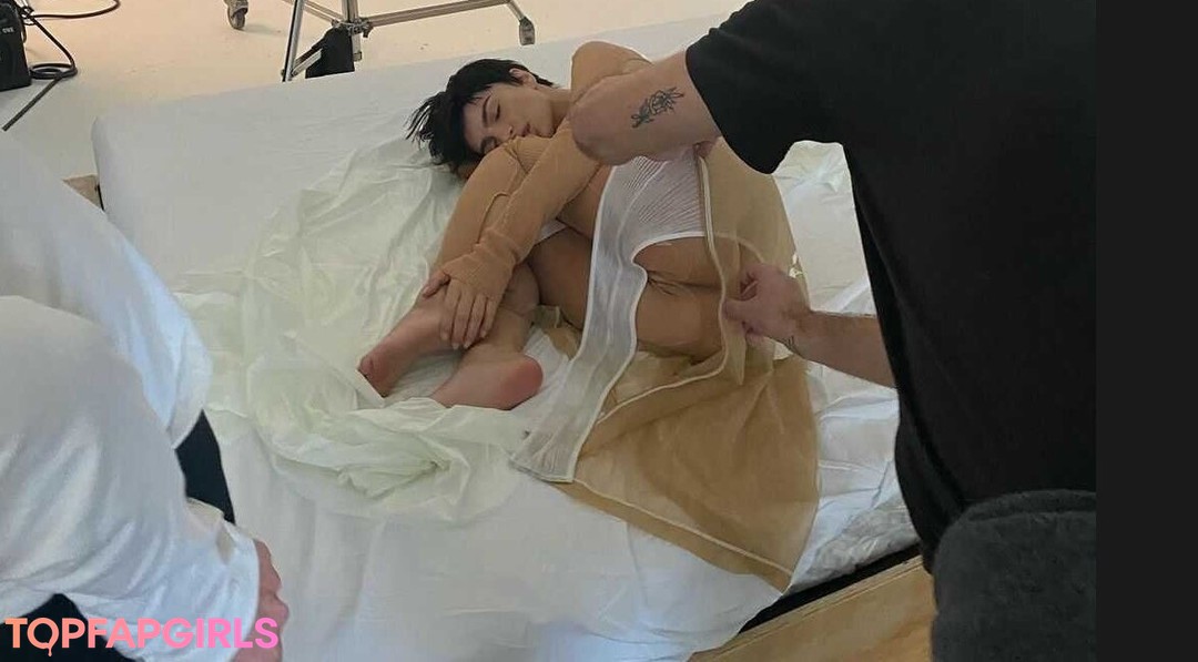 Nacktes geleaktes OnlyFans-Foto von Emily Ratajkowski #1456