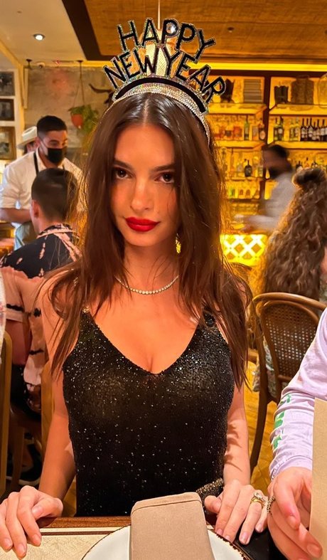 Emily Ratajkowski