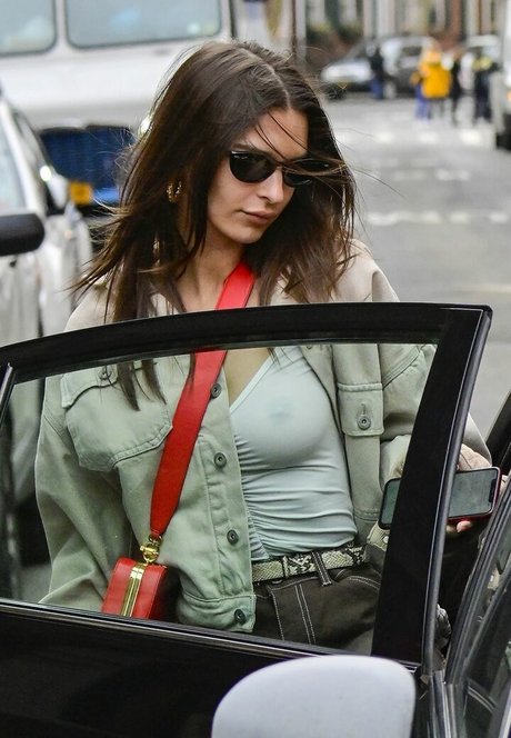 Emily Ratajkowski