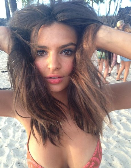 Emily Ratajkowski