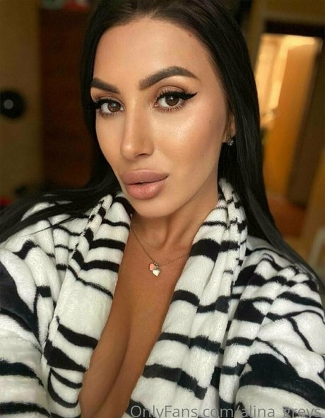 Nacktes geleaktes OnlyFans-Foto von Alinagreys