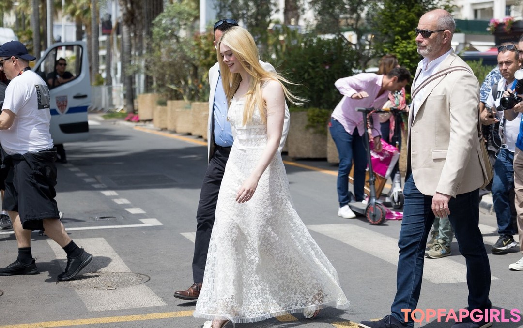 Nacktes geleaktes OnlyFans-Foto von Elle Fanning #1026