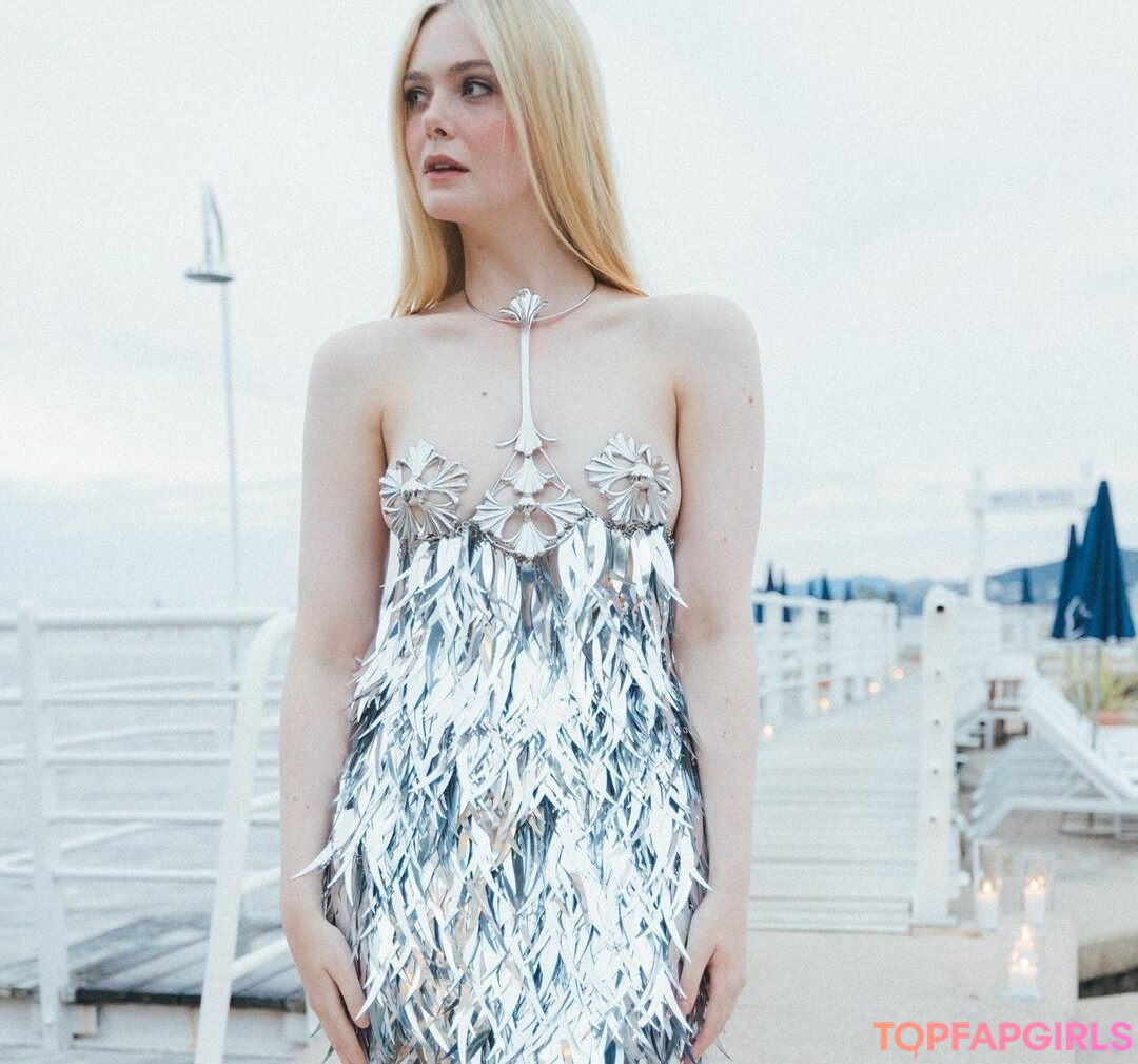 Nacktes geleaktes OnlyFans-Foto von Elle Fanning #1041