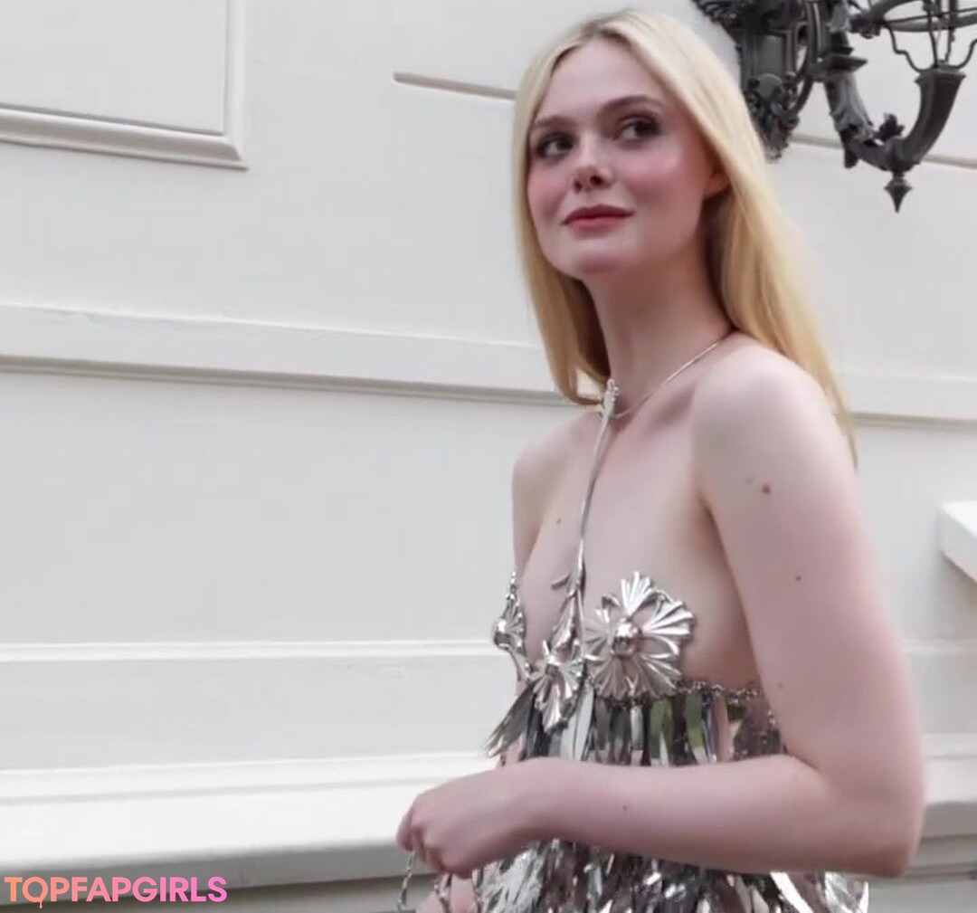 Nacktes geleaktes OnlyFans-Foto von Elle Fanning #1043