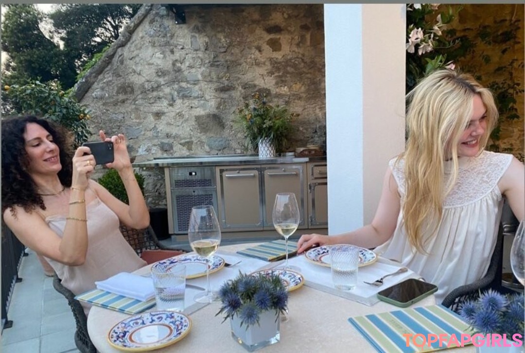 Nacktes geleaktes OnlyFans-Foto von Elle Fanning #1056