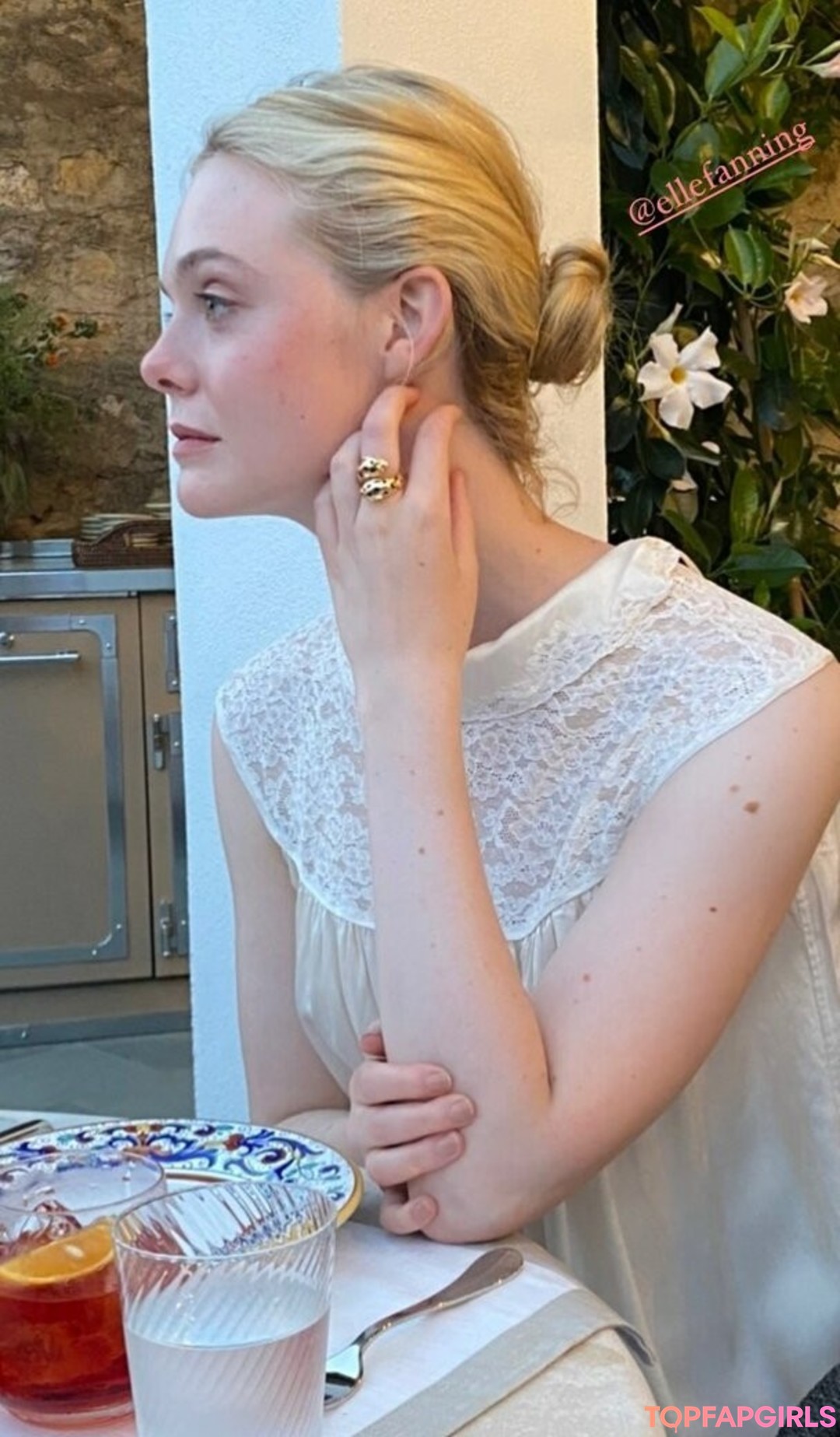 Nacktes geleaktes OnlyFans-Foto von Elle Fanning #1057
