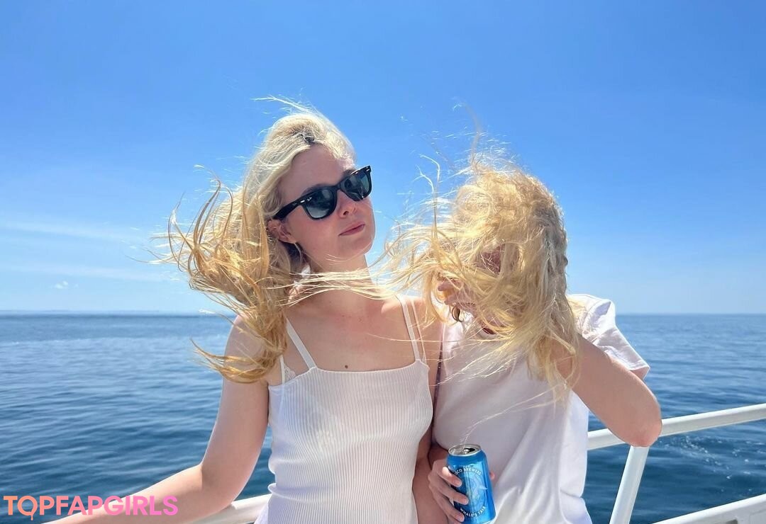 Nacktes geleaktes OnlyFans-Foto von Elle Fanning #1084