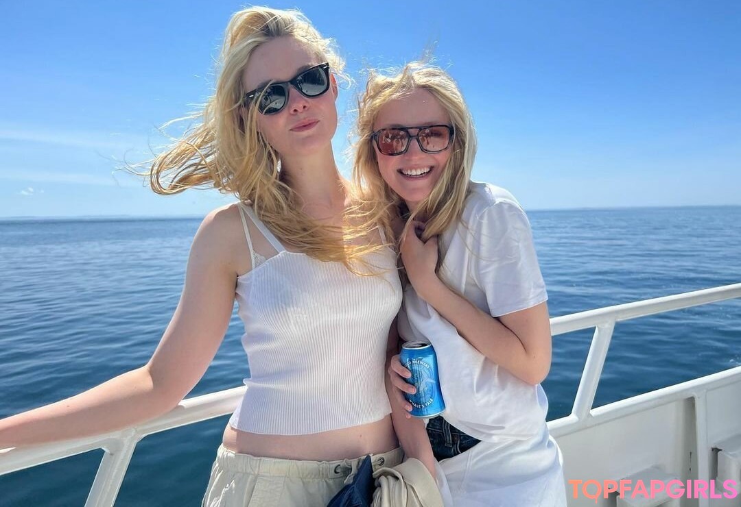 Nacktes geleaktes OnlyFans-Foto von Elle Fanning #1085