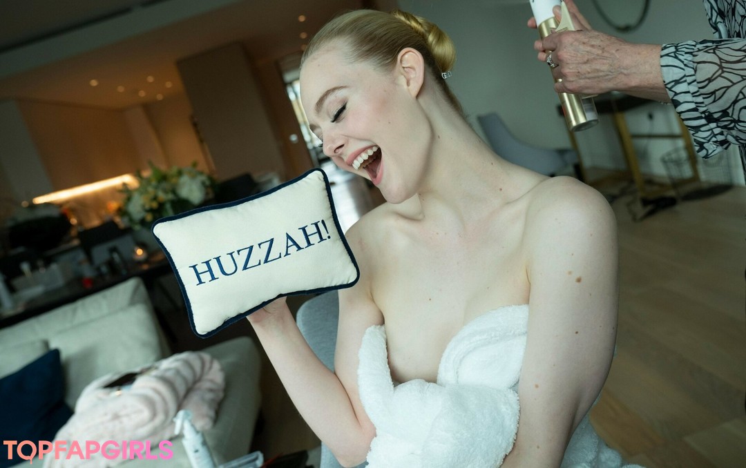 Nacktes geleaktes OnlyFans-Foto von Elle Fanning #1157