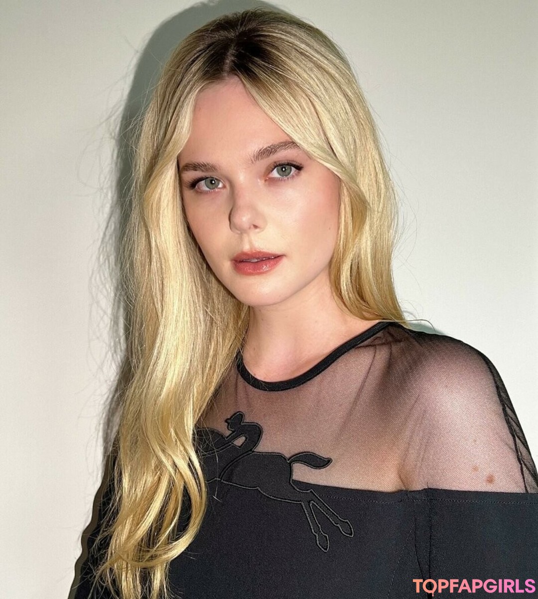 Nacktes geleaktes OnlyFans-Foto von Elle Fanning #1169
