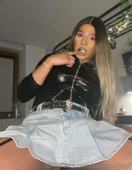Nacktes geleaktes OnlyFans-Foto von Kambuchaof