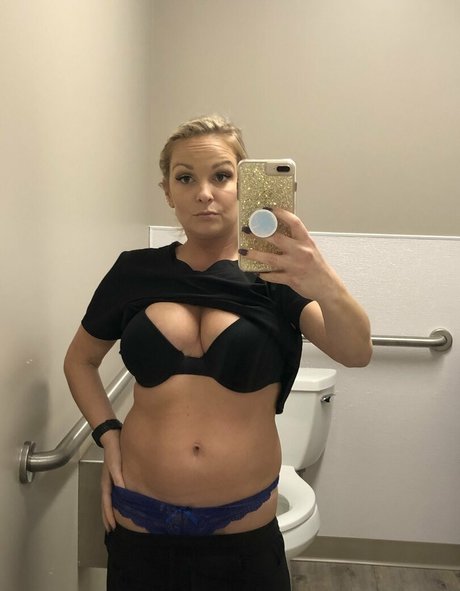 Nacktes geleaktes OnlyFans-Foto von Amieadams