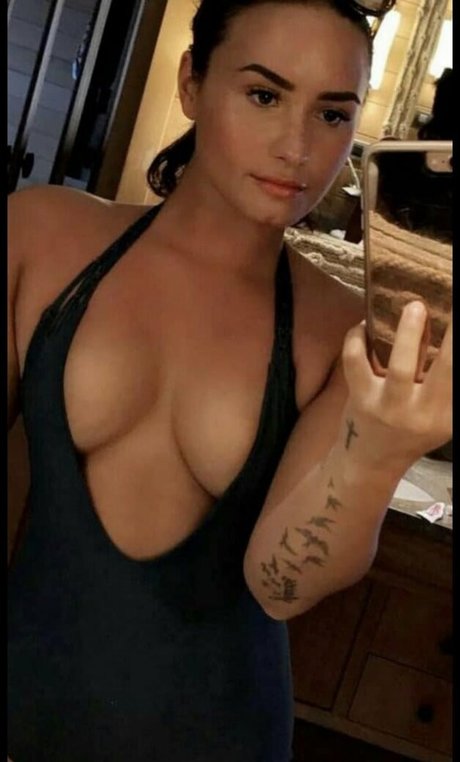 Nacktes geleaktes OnlyFans-Foto von Demi Lovato