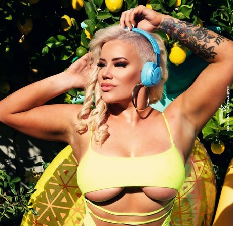 Taya Valkyrie