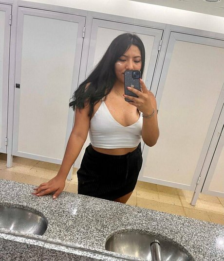 Nacktes geleaktes OnlyFans-Foto von Candygirlua