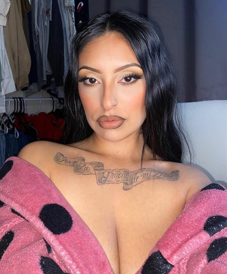 Nacktes geleaktes OnlyFans-Foto von Listapia