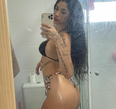Nacktes geleaktes OnlyFans-Foto von Azzy