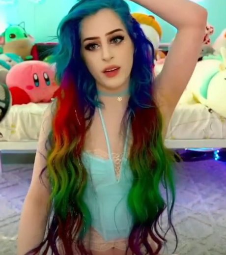 Nacktes geleaktes OnlyFans-Foto von Kati3kat