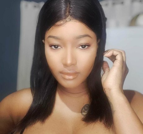 Nacktes geleaktes OnlyFans-Foto von Ilovecaramel