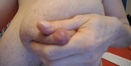 Nacktes geleaktes OnlyFans-Foto von Nadinnne