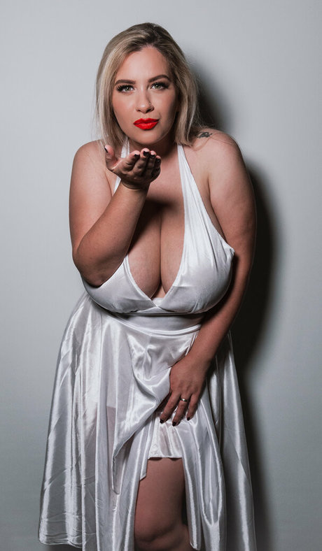 Nina Phoenix