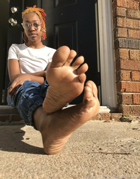 Nacktes geleaktes OnlyFans-Foto von Littleebonyfeet