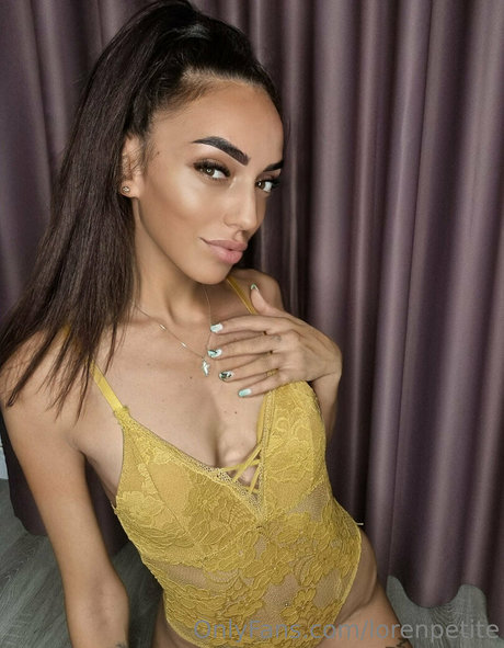Nacktes geleaktes OnlyFans-Foto von Lorenpetite