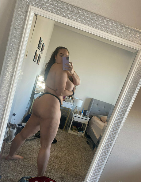 Nacktes geleaktes OnlyFans-Foto von Therealshelbyxo