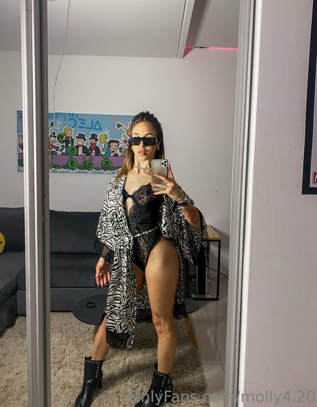 Nacktes geleaktes OnlyFans-Foto von Molly420