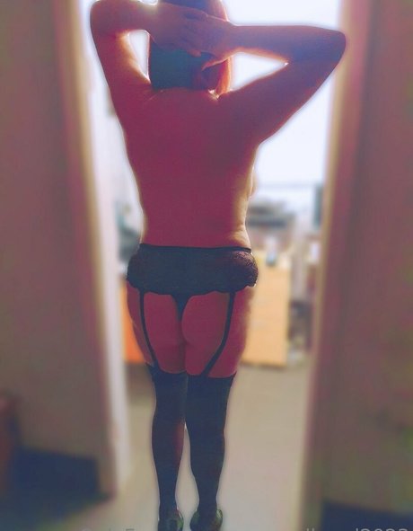 Curvyredhead2023