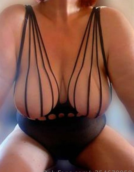 Nacktes geleaktes OnlyFans-Foto von Curvyredhead2023