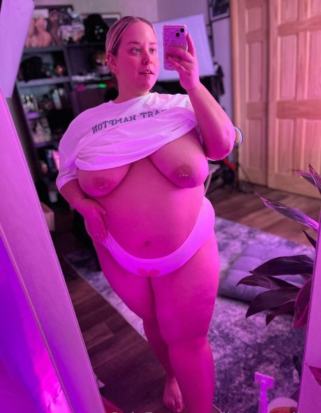 Nacktes geleaktes OnlyFans-Foto von Ilovecaroline