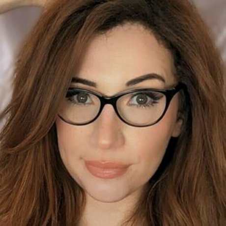 Nacktes geleaktes OnlyFans-Foto von Squidgaming