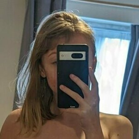 Nacktes geleaktes OnlyFans-Foto von Littleobsessed