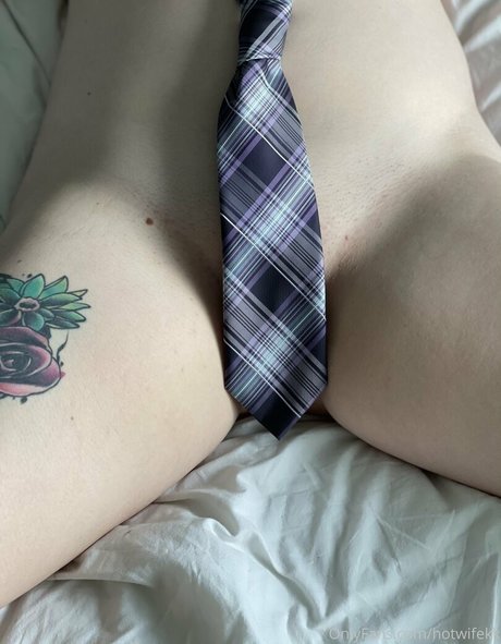 Nacktes geleaktes OnlyFans-Foto von Hotwifekk