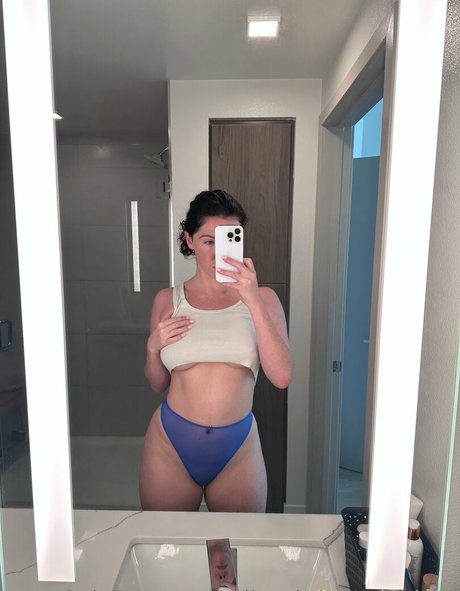 Nacktes geleaktes OnlyFans-Foto von Adisonbrianaarchives