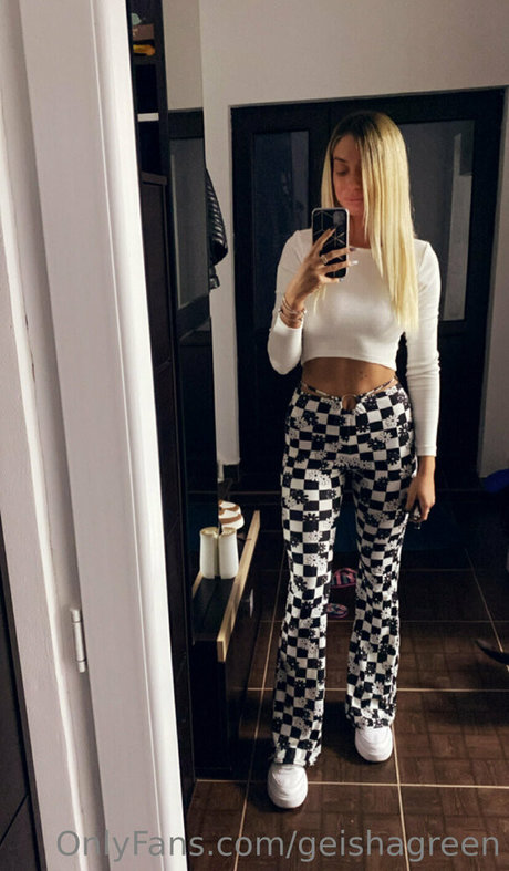 Nacktes geleaktes OnlyFans-Foto von Geishagreen