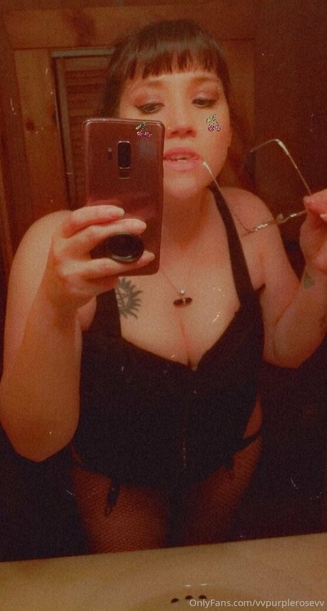 Nacktes geleaktes OnlyFans-Foto von Vvpurplerosevv